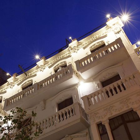 Click&Flat Seneca Suites Барселона Екстериор снимка