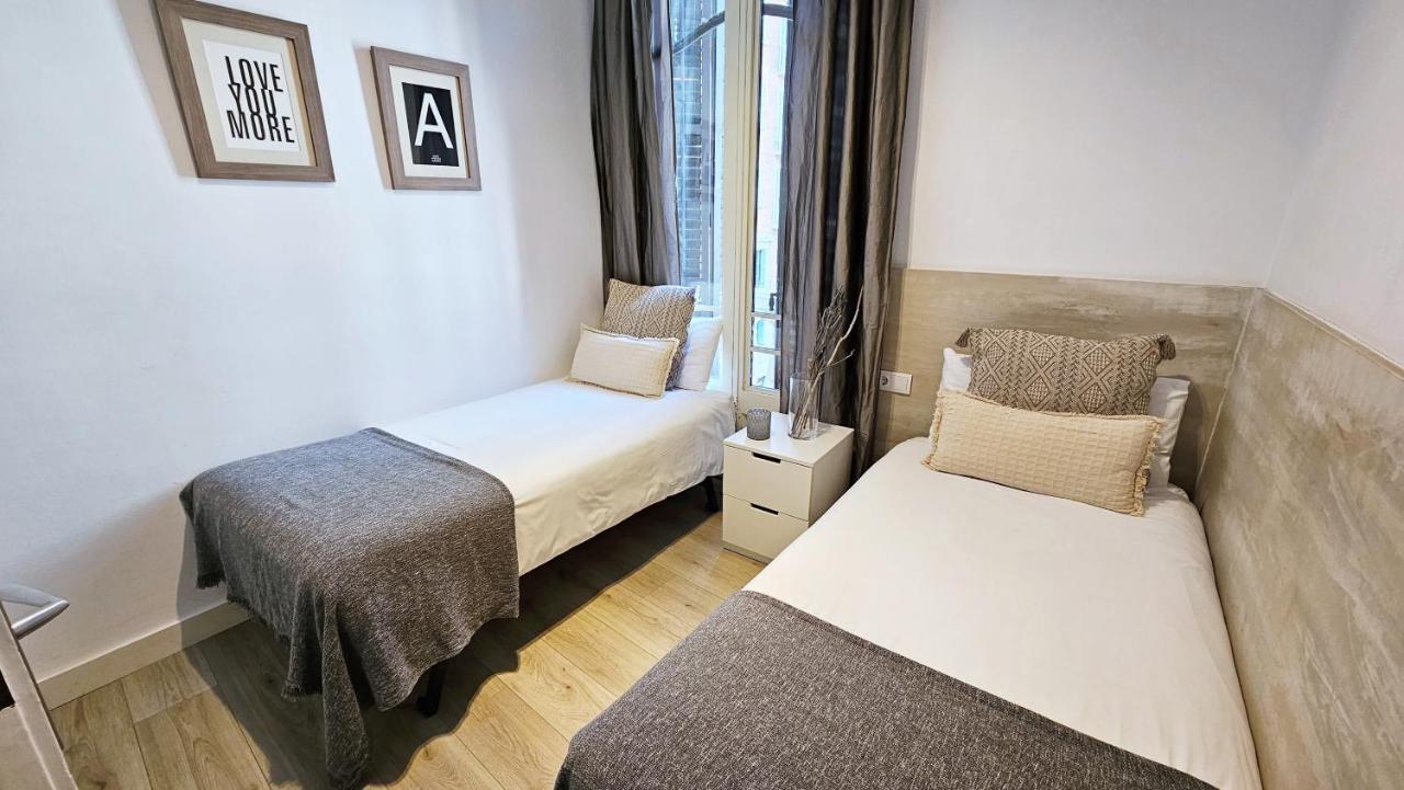 Click&Flat Seneca Suites Барселона Екстериор снимка