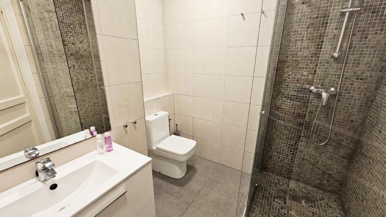 Click&Flat Seneca Suites Барселона Екстериор снимка