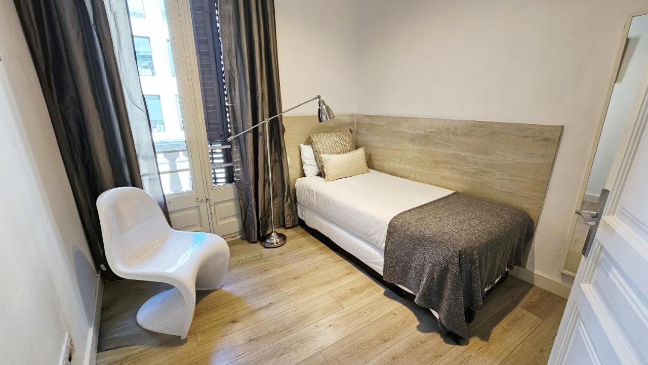 Click&Flat Seneca Suites Барселона Екстериор снимка