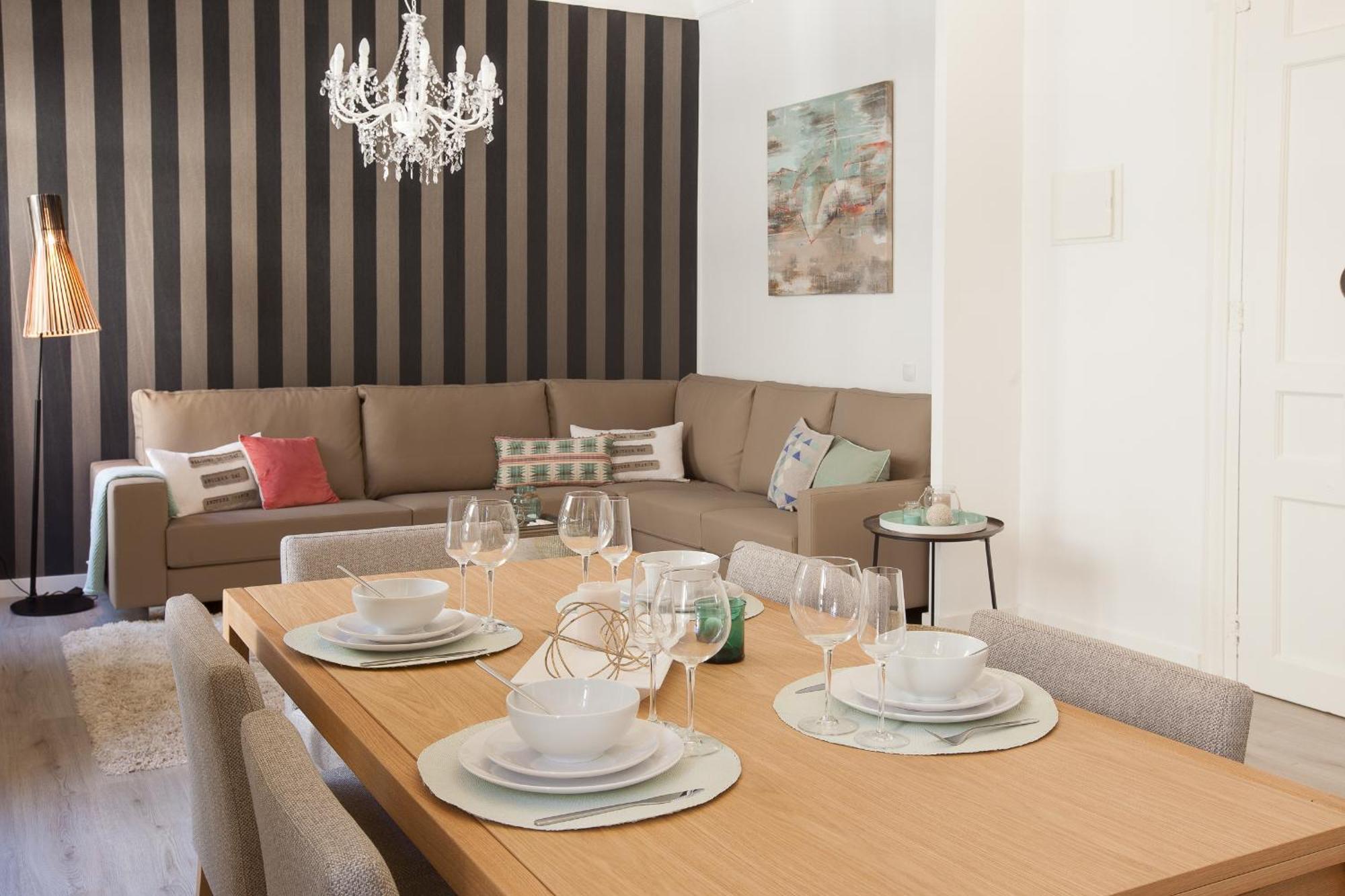 Click&Flat Seneca Suites Барселона Екстериор снимка