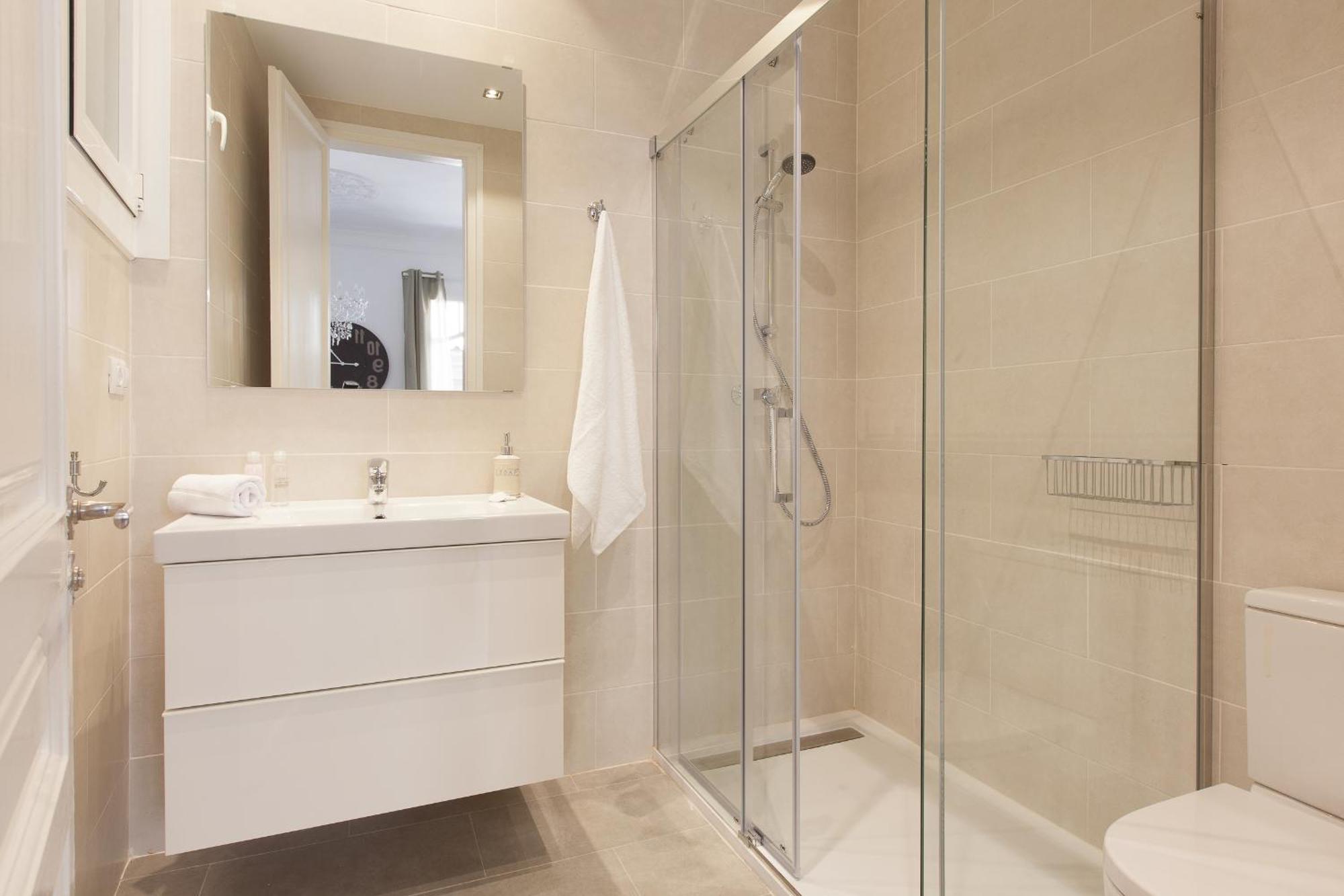 Click&Flat Seneca Suites Барселона Екстериор снимка