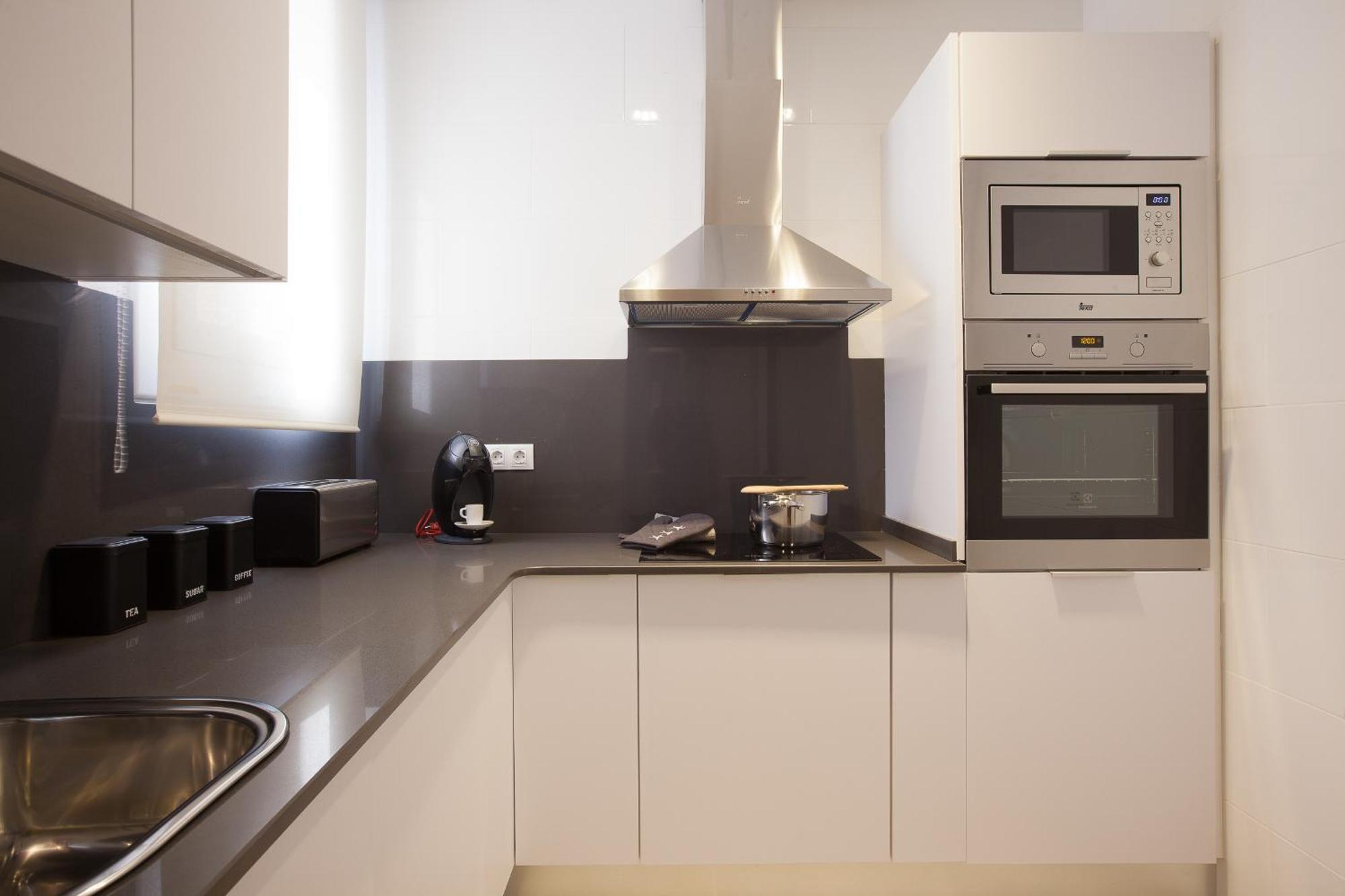 Click&Flat Seneca Suites Барселона Екстериор снимка
