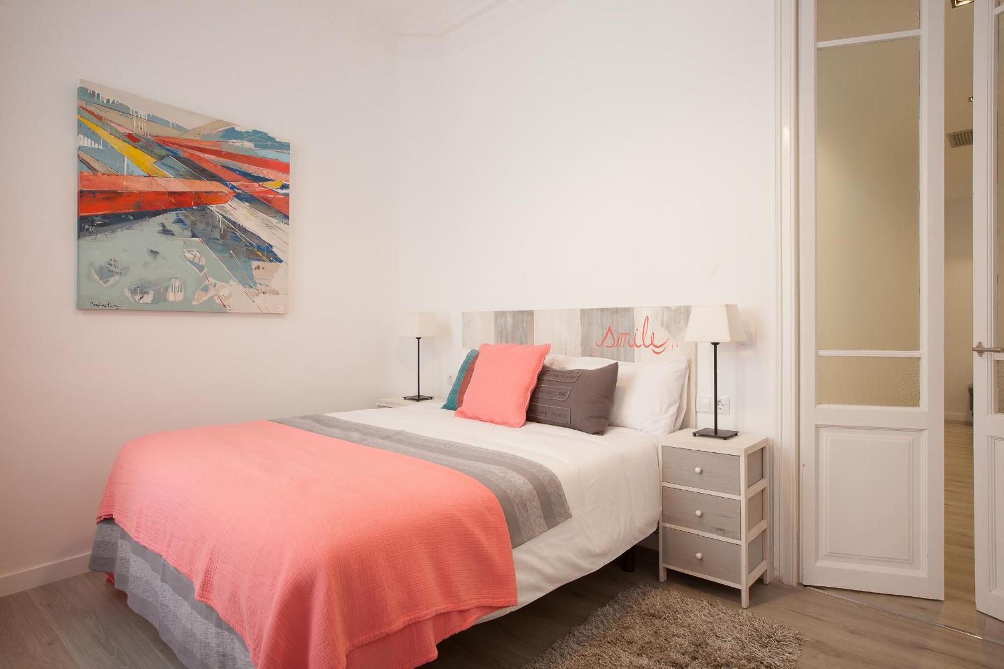 Click&Flat Seneca Suites Барселона Екстериор снимка