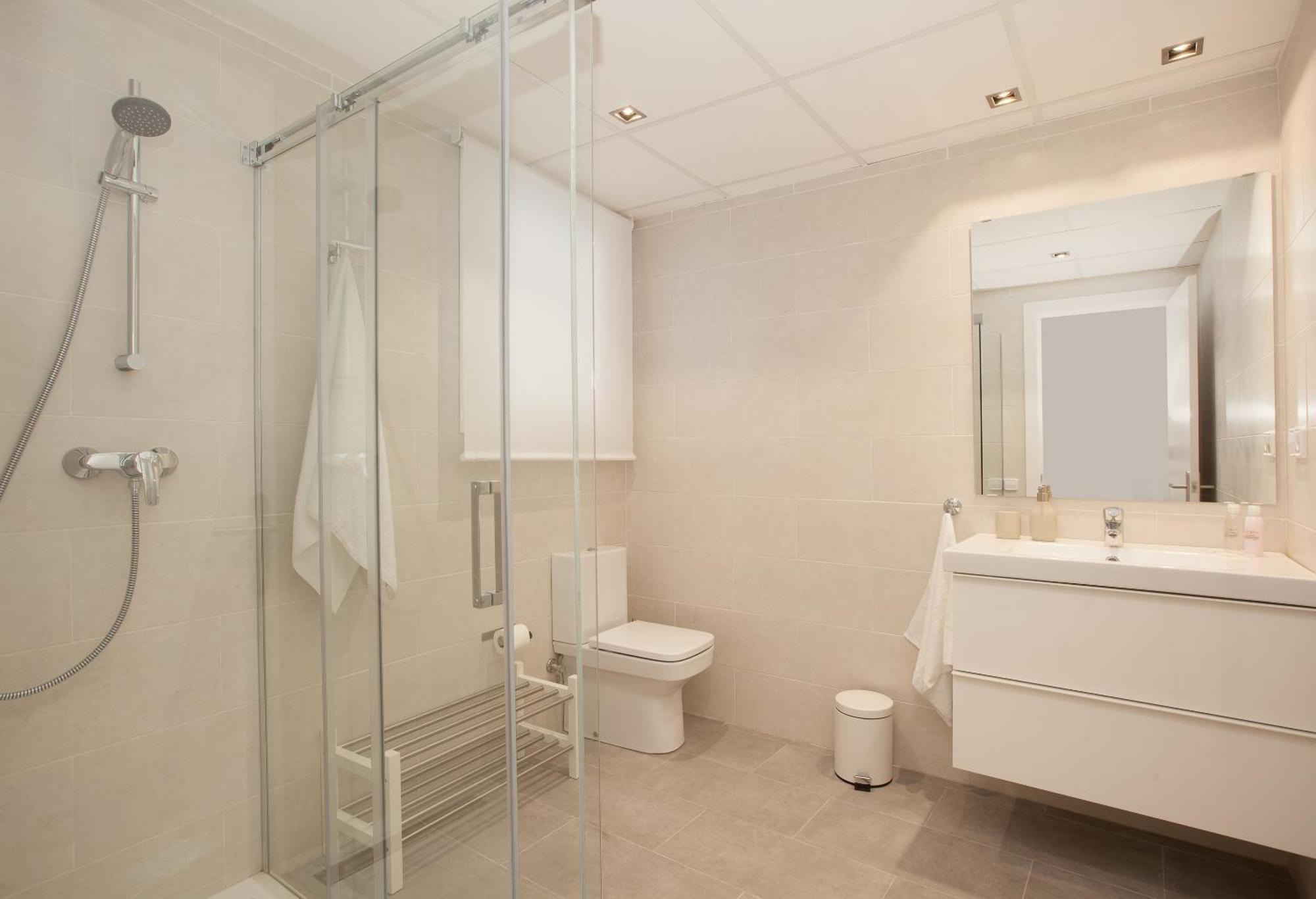 Click&Flat Seneca Suites Барселона Екстериор снимка