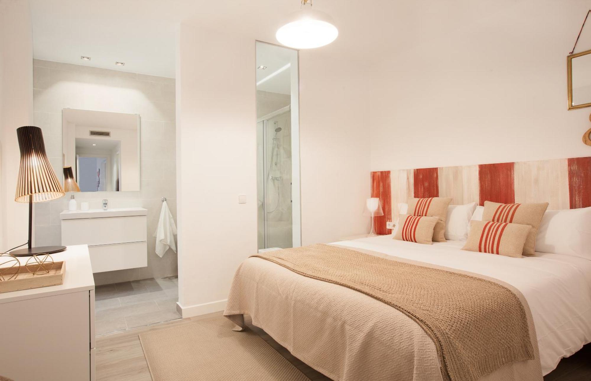 Click&Flat Seneca Suites Барселона Екстериор снимка