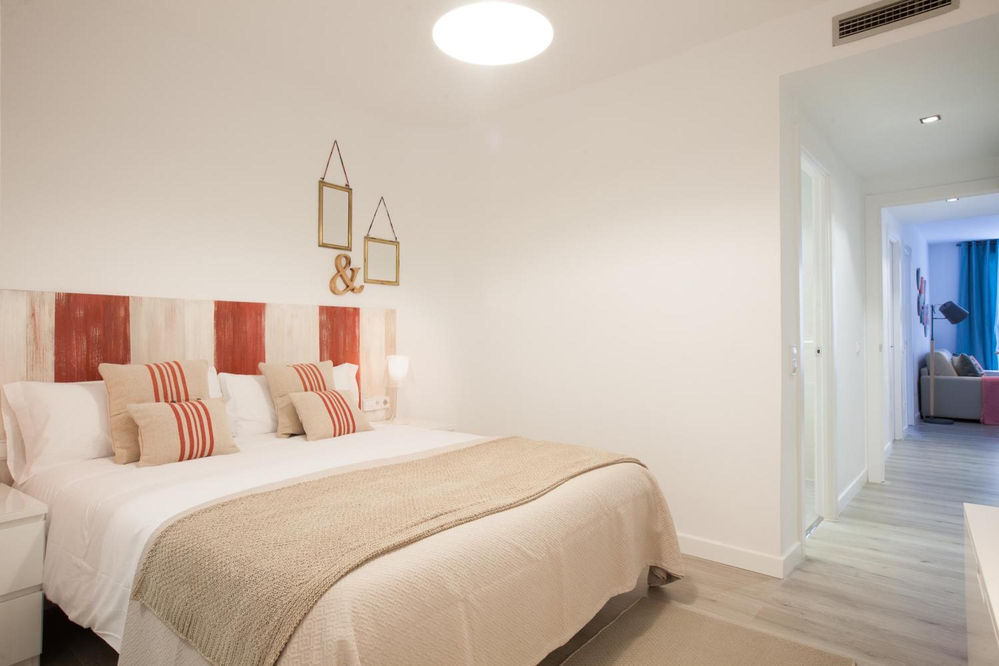 Click&Flat Seneca Suites Барселона Екстериор снимка