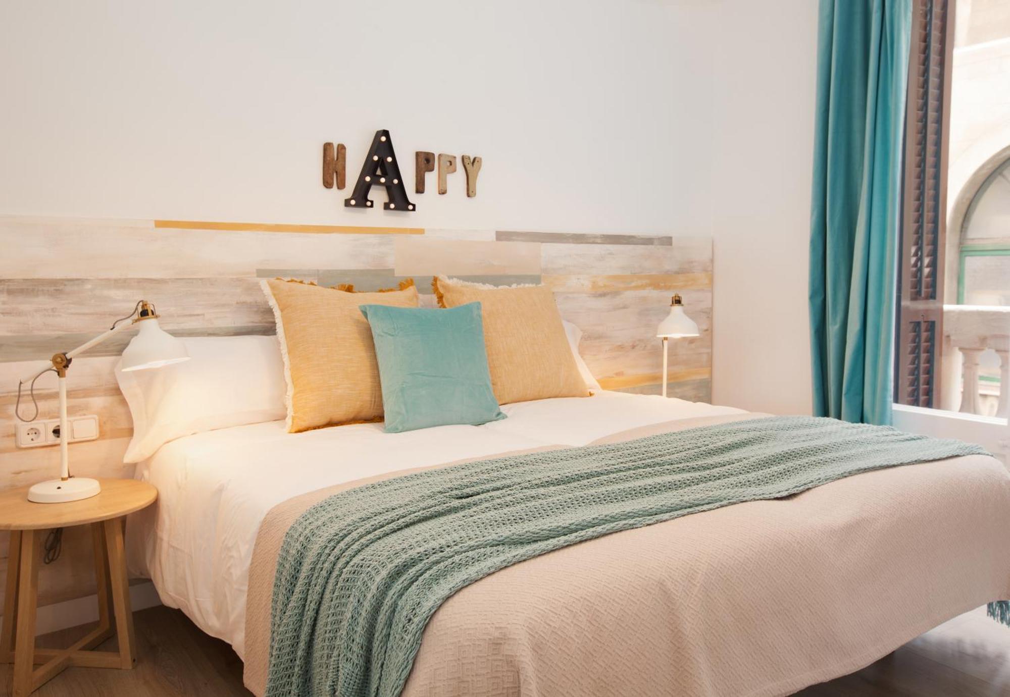 Click&Flat Seneca Suites Барселона Екстериор снимка
