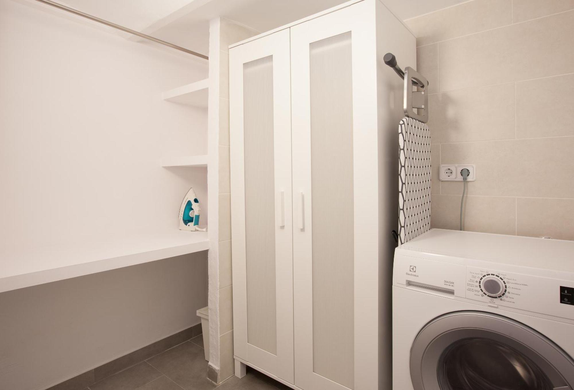 Click&Flat Seneca Suites Барселона Екстериор снимка