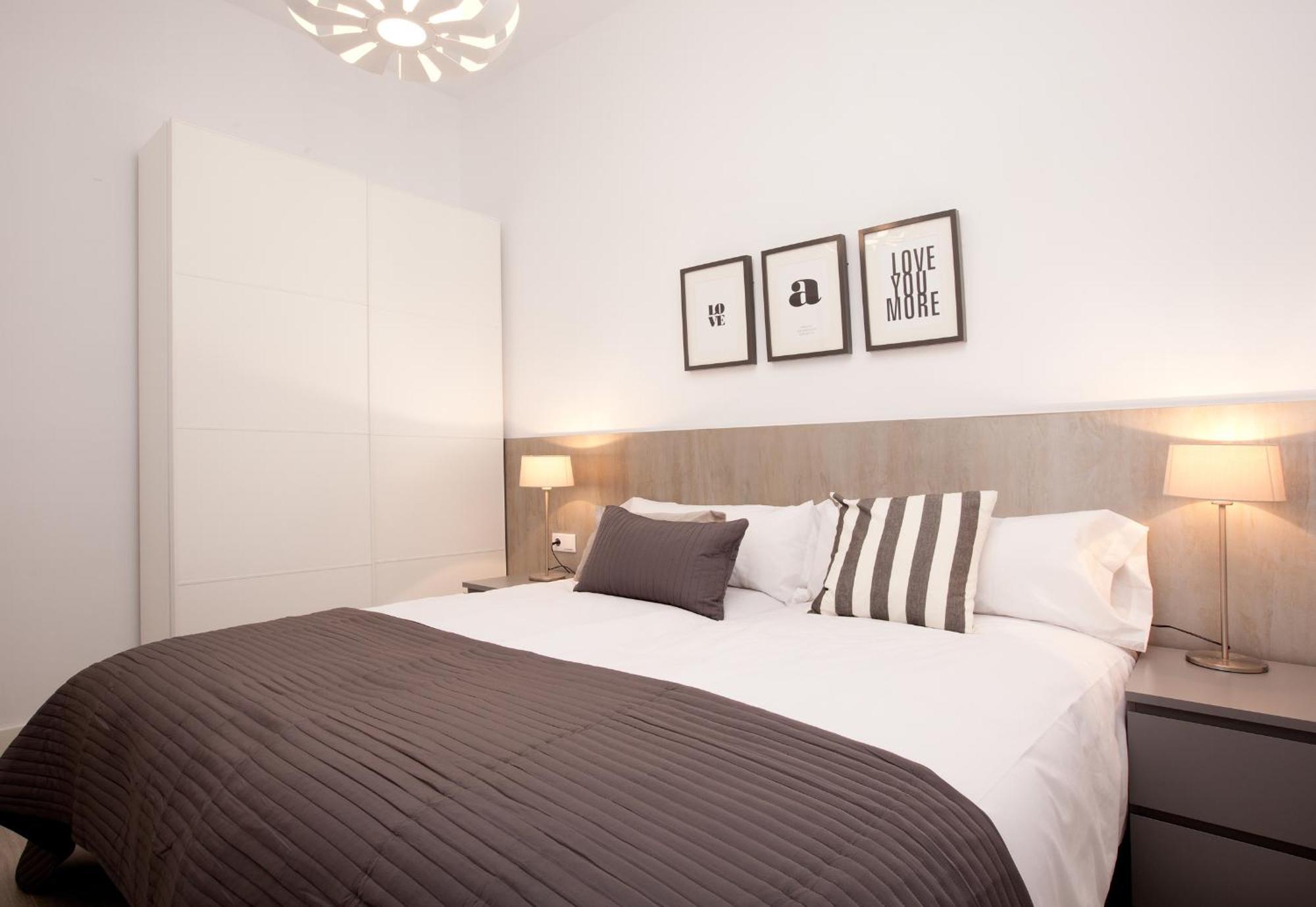 Click&Flat Seneca Suites Барселона Стая снимка