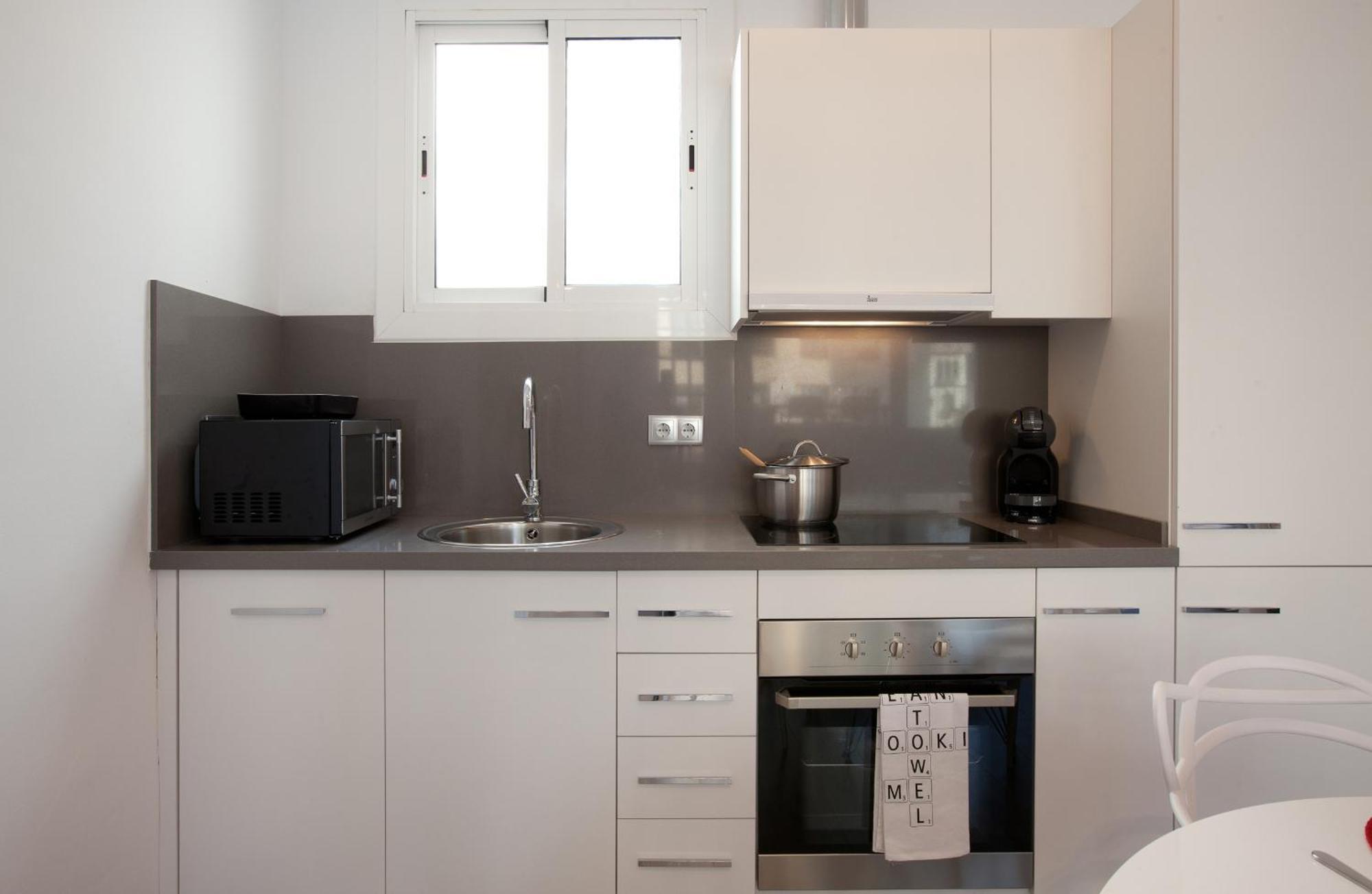 Click&Flat Seneca Suites Барселона Стая снимка