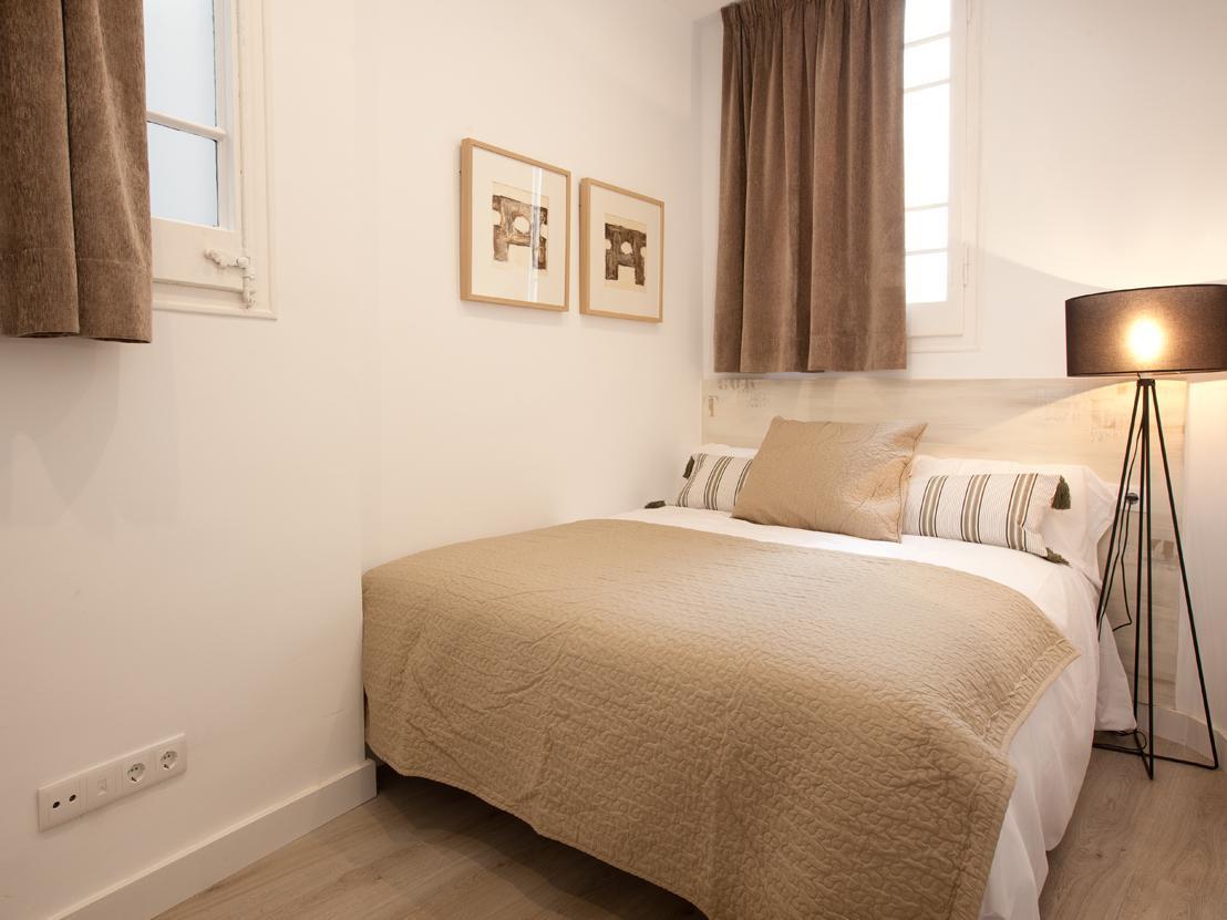 Click&Flat Seneca Suites Барселона Екстериор снимка