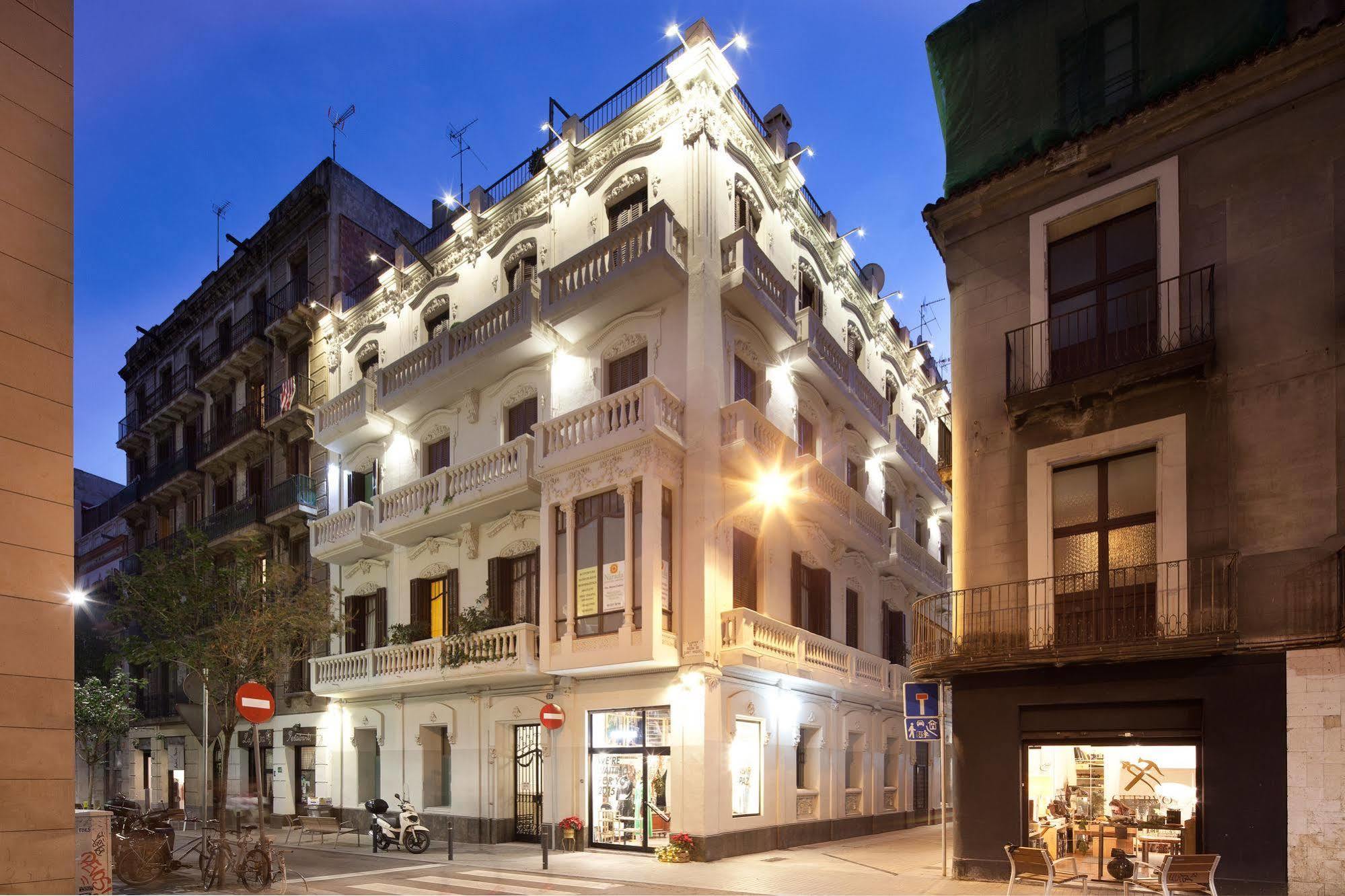Click&Flat Seneca Suites Барселона Екстериор снимка