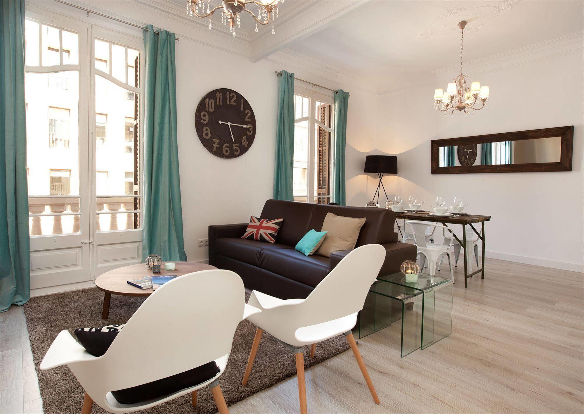 Click&Flat Seneca Suites Барселона Екстериор снимка
